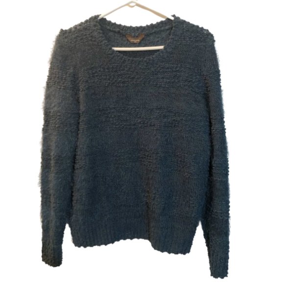 Denver Hayes Sweaters - Denver Hayes Fluffy long sleeve Sweater size M